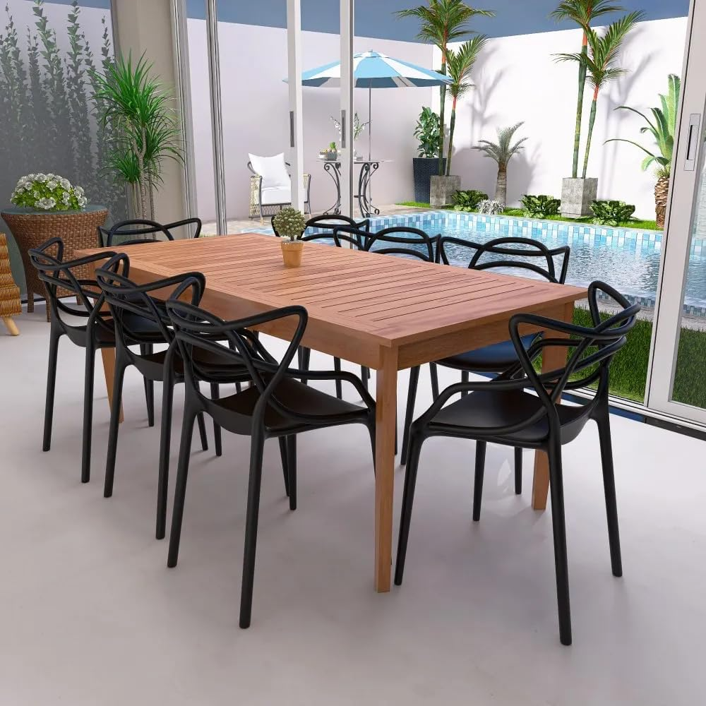 Ambiente com cadeiras decorativas